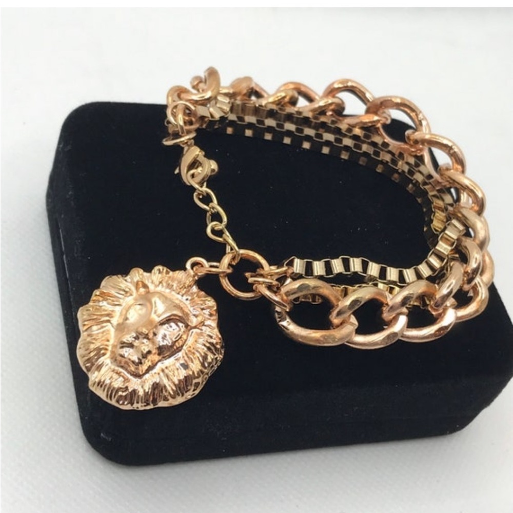 🌴3/$10 - Lion Charm Chunky Three Chain Bracelet
